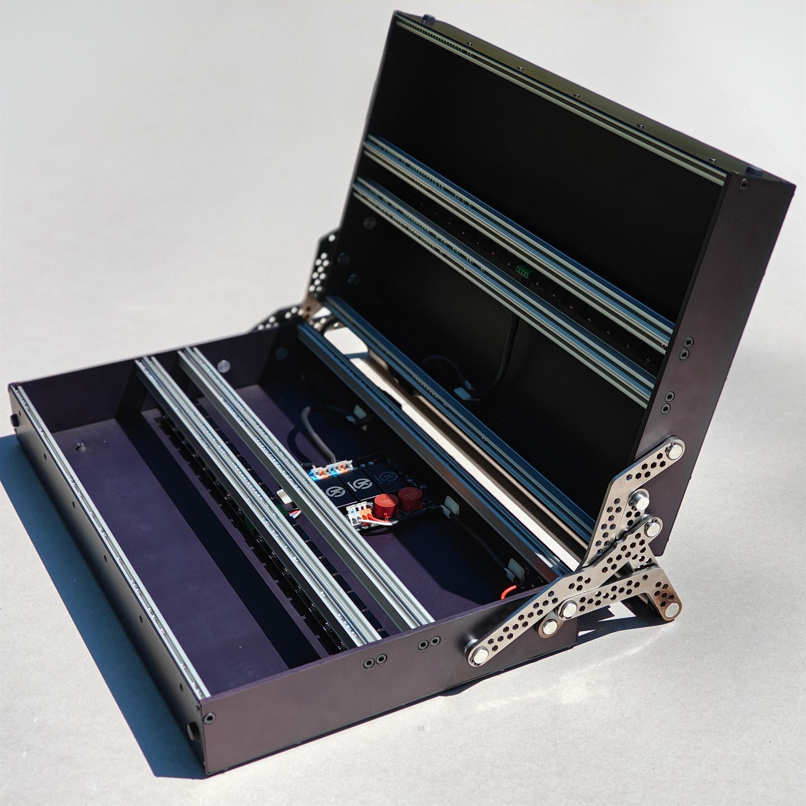 Fully anodized finish - open side view